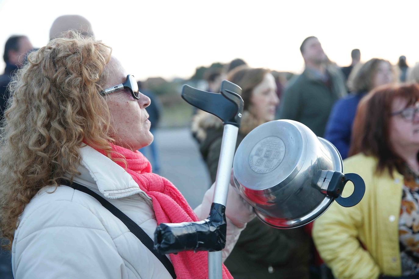 Vecinos del barrio gijonés salen a la calle para que no se retrase más la construcción de un centro sanitario que piden desde hace ocho años