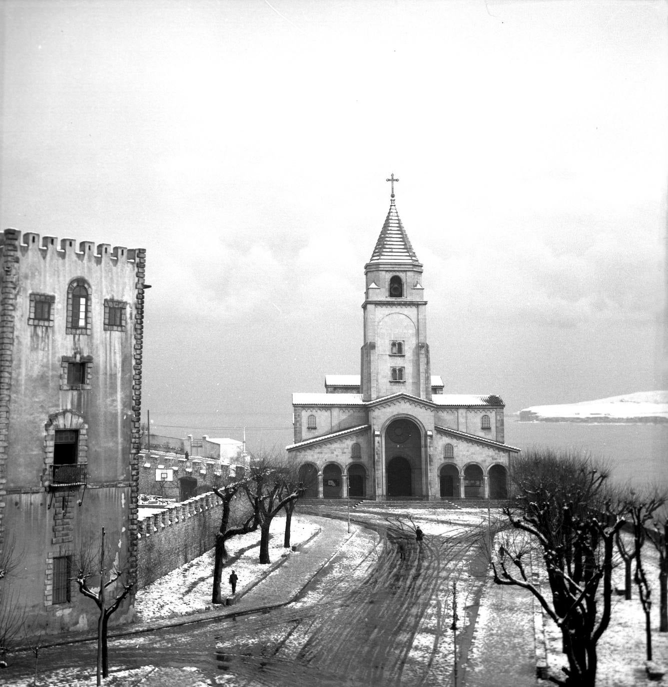Enero. Iglesia de san Pedro y Campo Valdés.