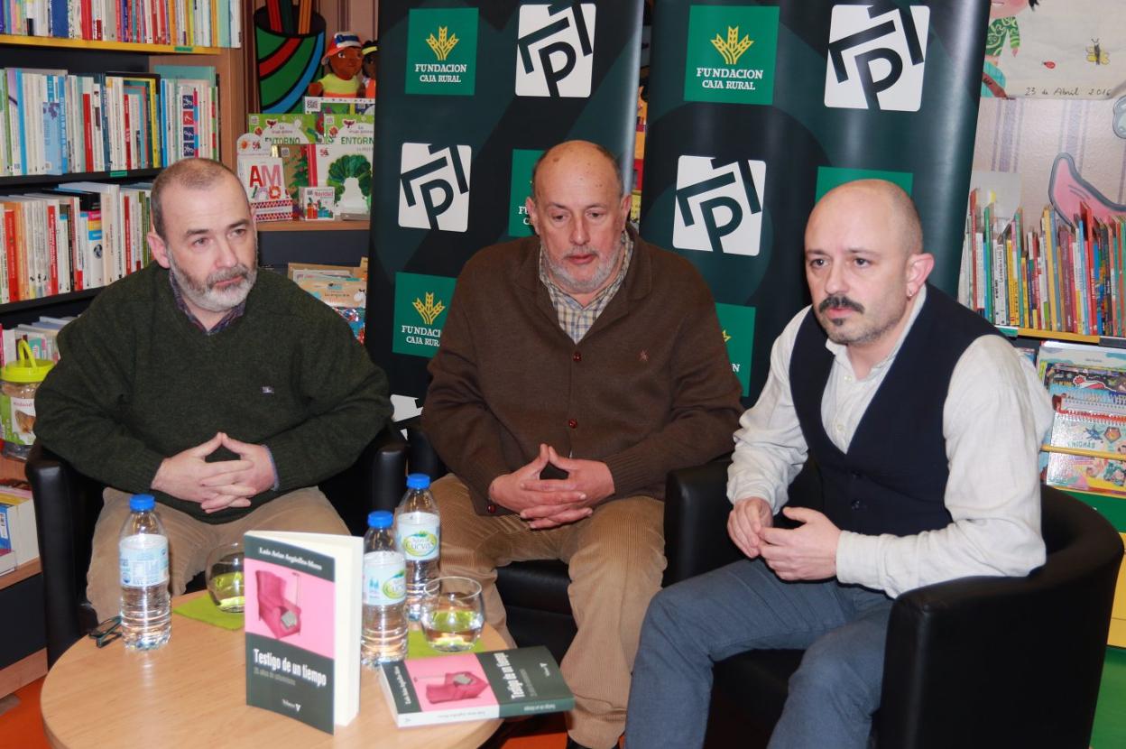 Presentación del libro en la librería La Pilarica de Mieres. :: J. M. PARDO