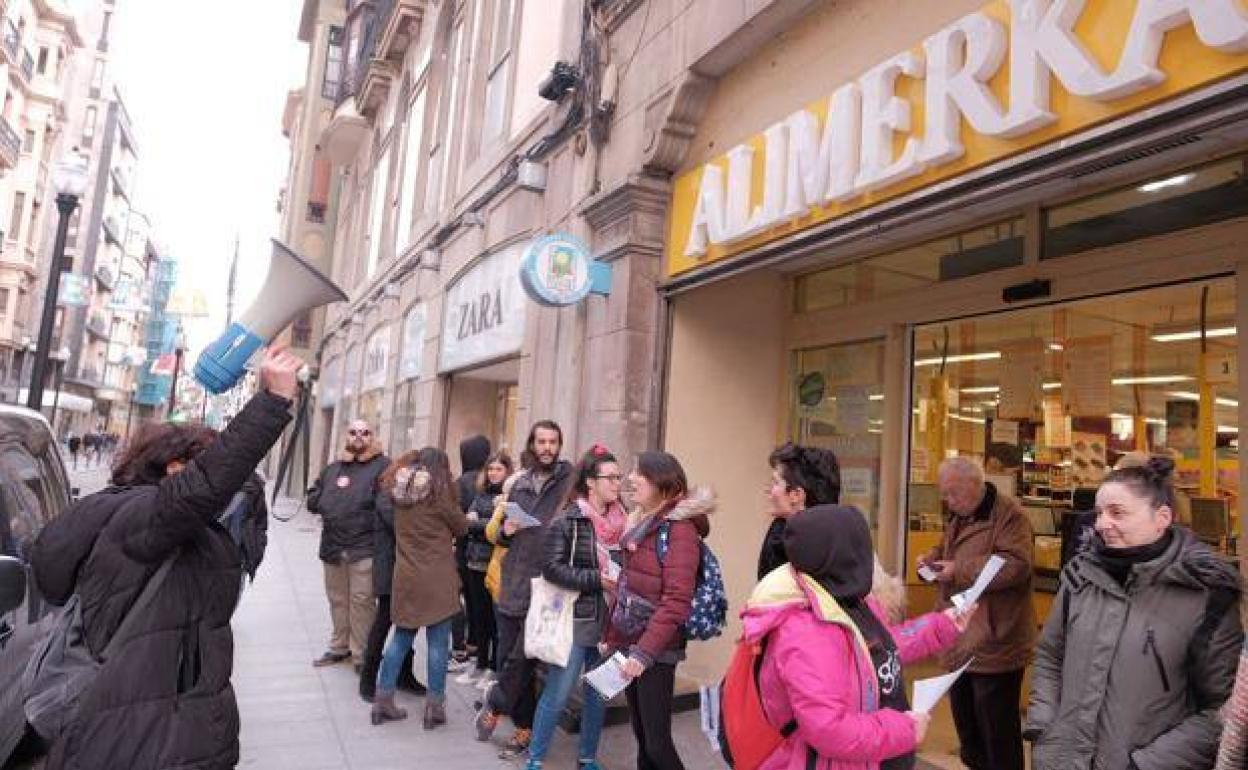 FADE condena «la desproporcionalidad» de la huelga de supermercados