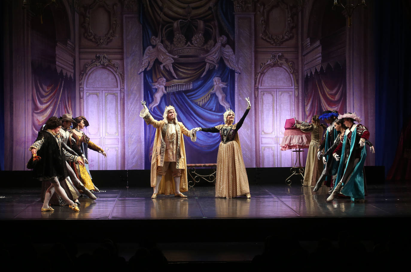 La compañía ofreció un espectáculo de cuento sobre las tablas del coliseo ovetense. 