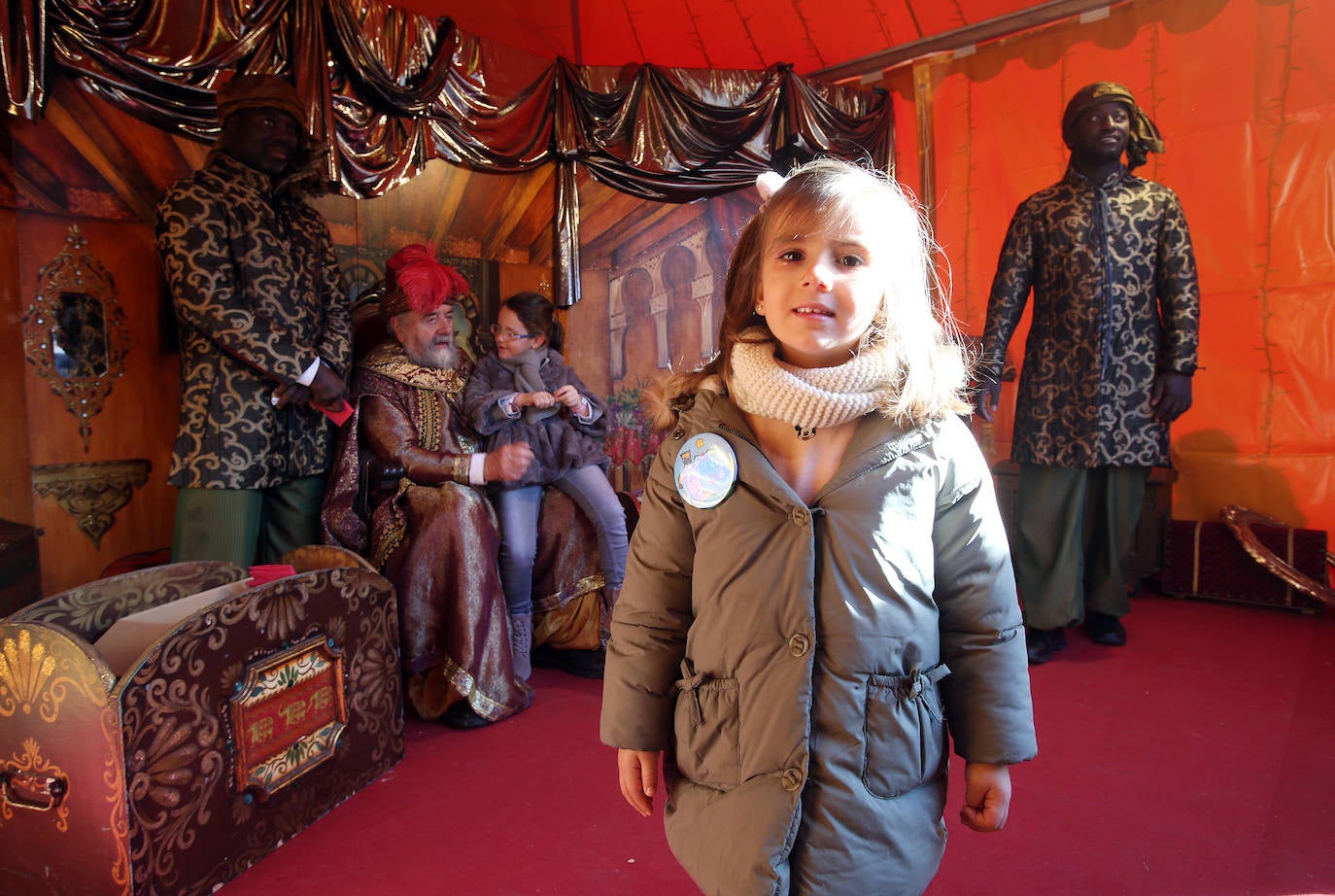 El enviado real ha recogido los deseos de los niños de la ciudad para estas Navidades. 