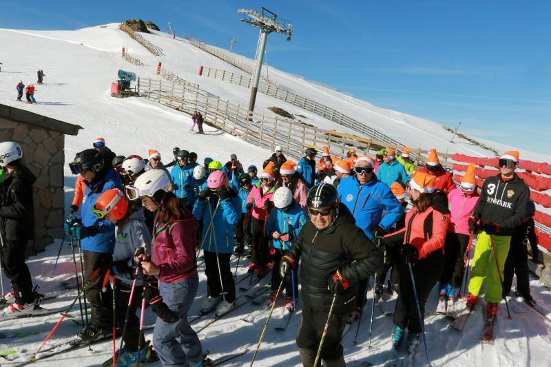 Los usuarios de la estación han participado en un acto para reclamar un futuro para las instalaciones lenenses. 