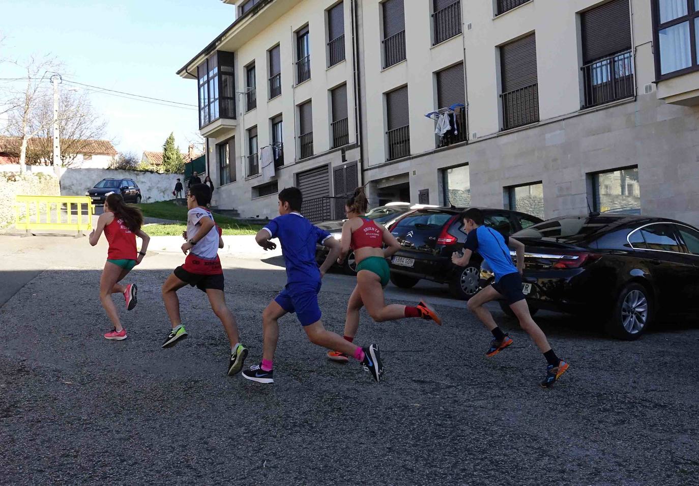 La localidad del Oriente asturiano ha celebrado este domingo la San Silvestre en sus diferentes categorías. 