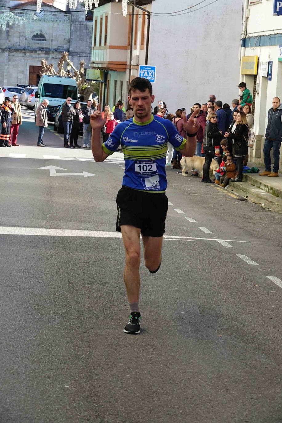 La localidad del Oriente asturiano ha celebrado este domingo la San Silvestre en sus diferentes categorías. 