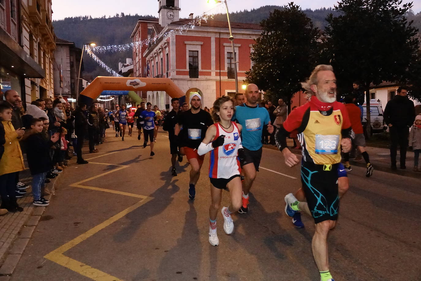 Tras él cruzaron la meta Pablo Alonso Villa y José Miguel Redondo Corrales. En categoría femenina, los tres primeros puestos fueron para Beatriz Valiente Vena, Patricia Álvarez Pérez y Laura Menéndez Rodríguez- Noriega.