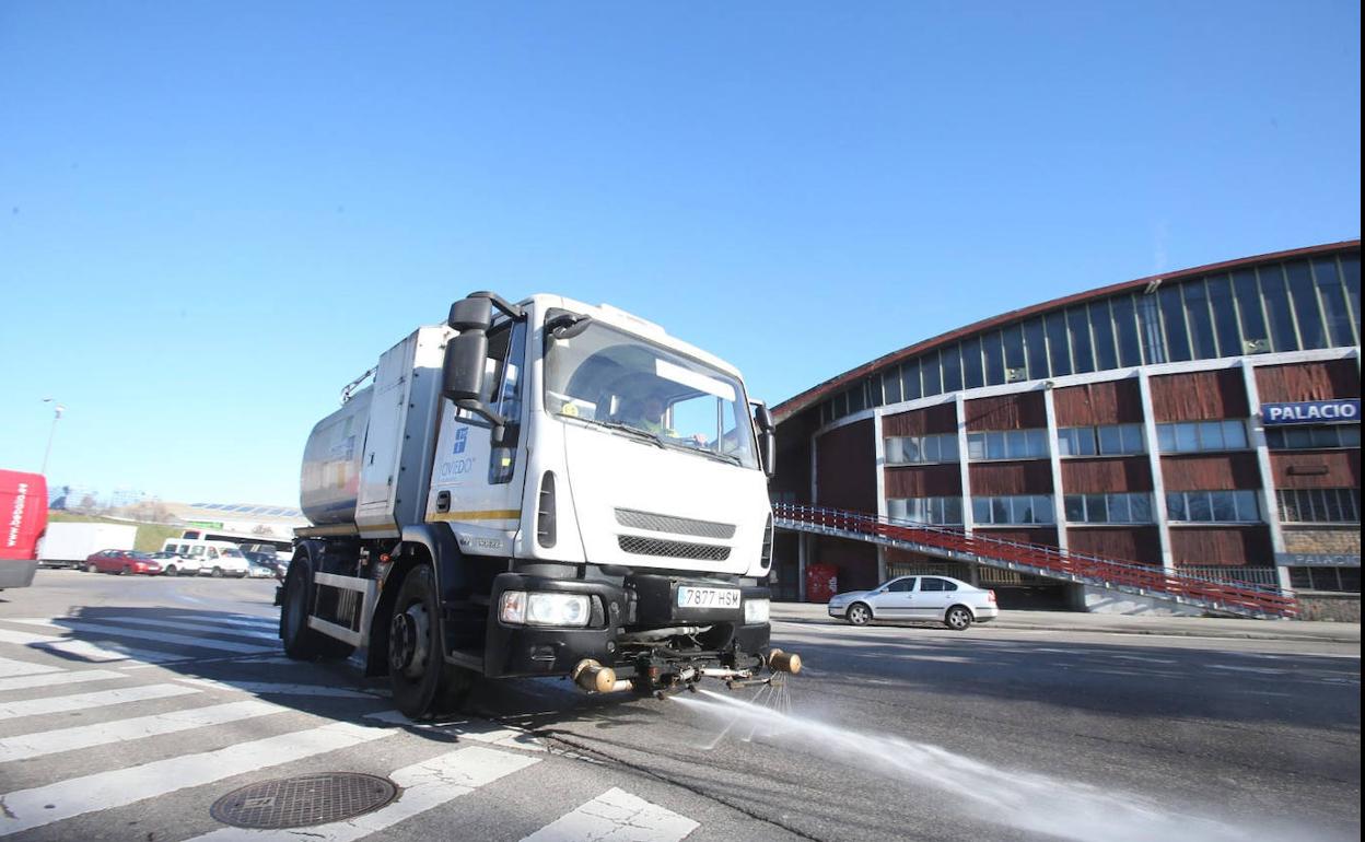 Baldeos en el barrio de Ventanielles