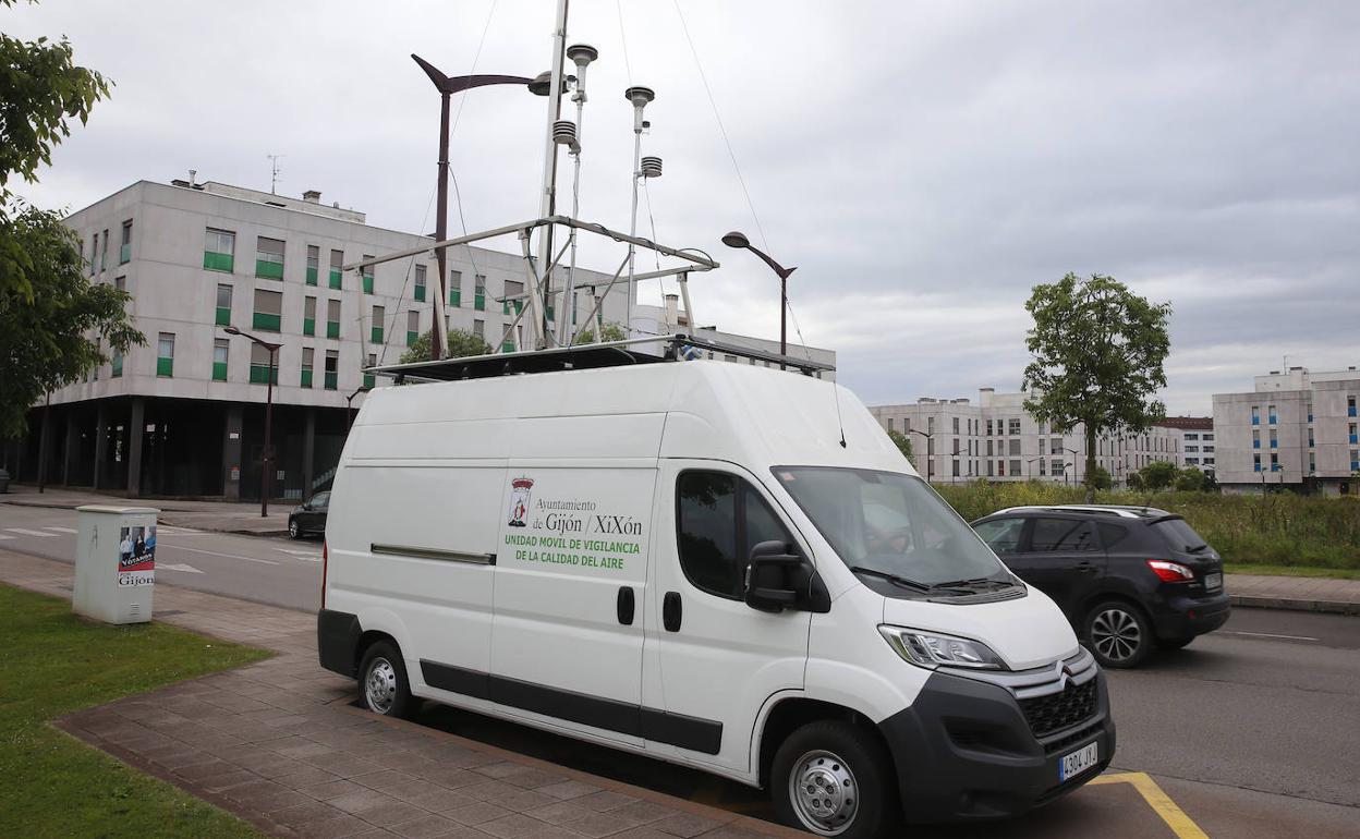 Unidad móvil del Ayuntamiento de Gijón para la medición de la contaminación del aire.