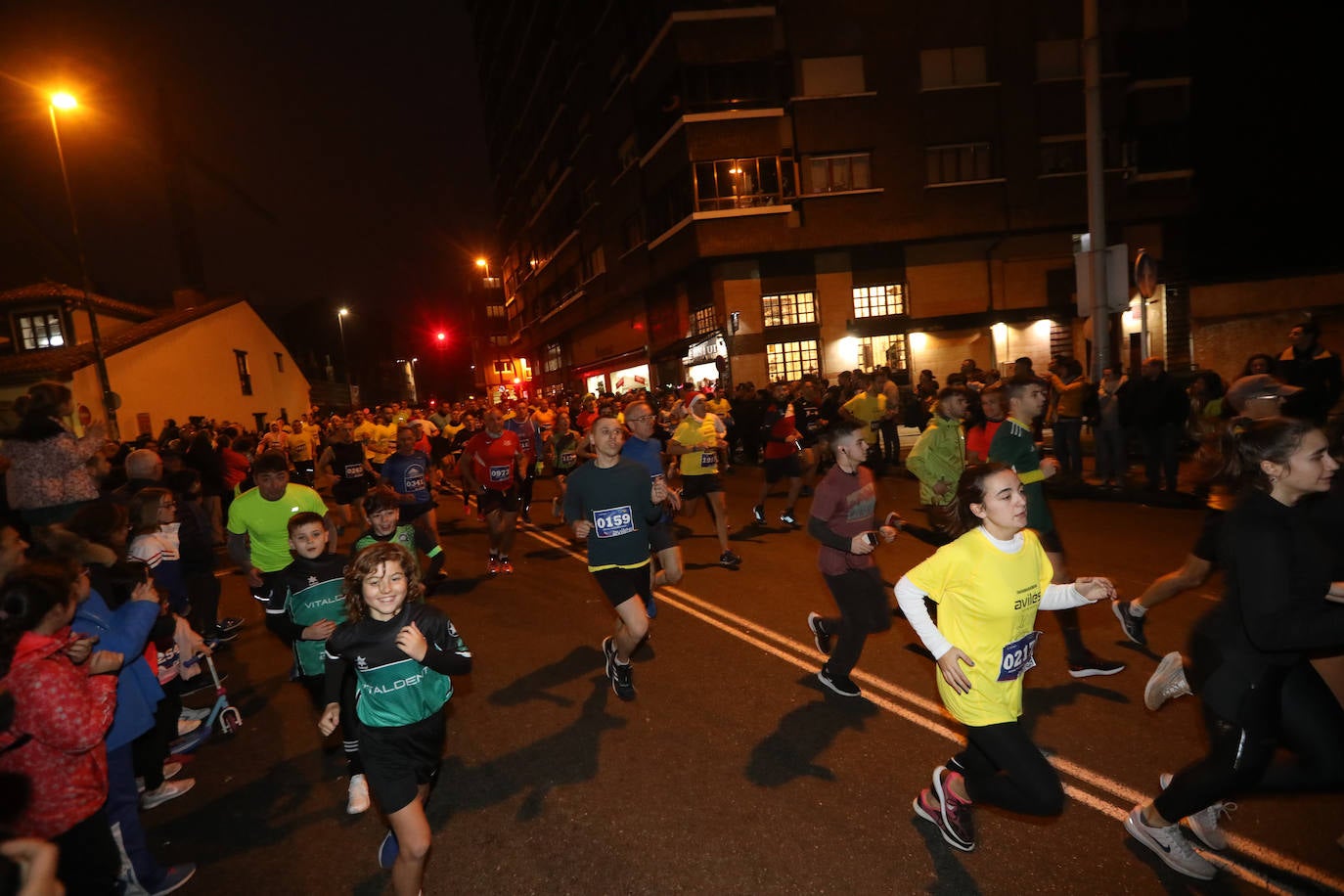 Manu Guerreiro y Herrero se han impuesto en la San Silvestre de Avilés, que este año ha reunido a cerca de 2.800 corredores.