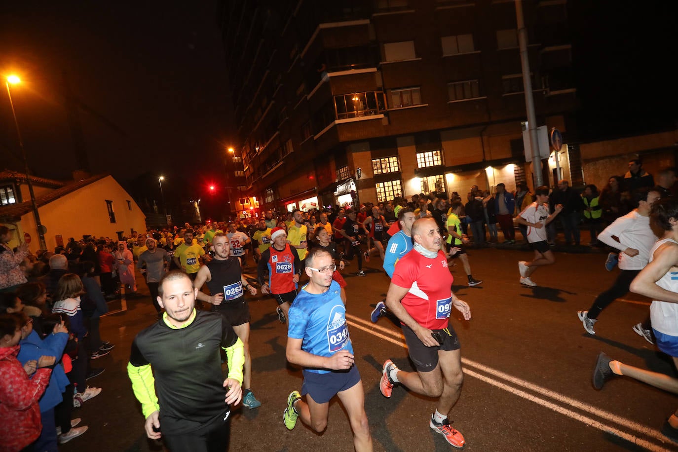 Manu Guerreiro y Herrero se han impuesto en la San Silvestre de Avilés, que este año ha reunido a cerca de 2.800 corredores.