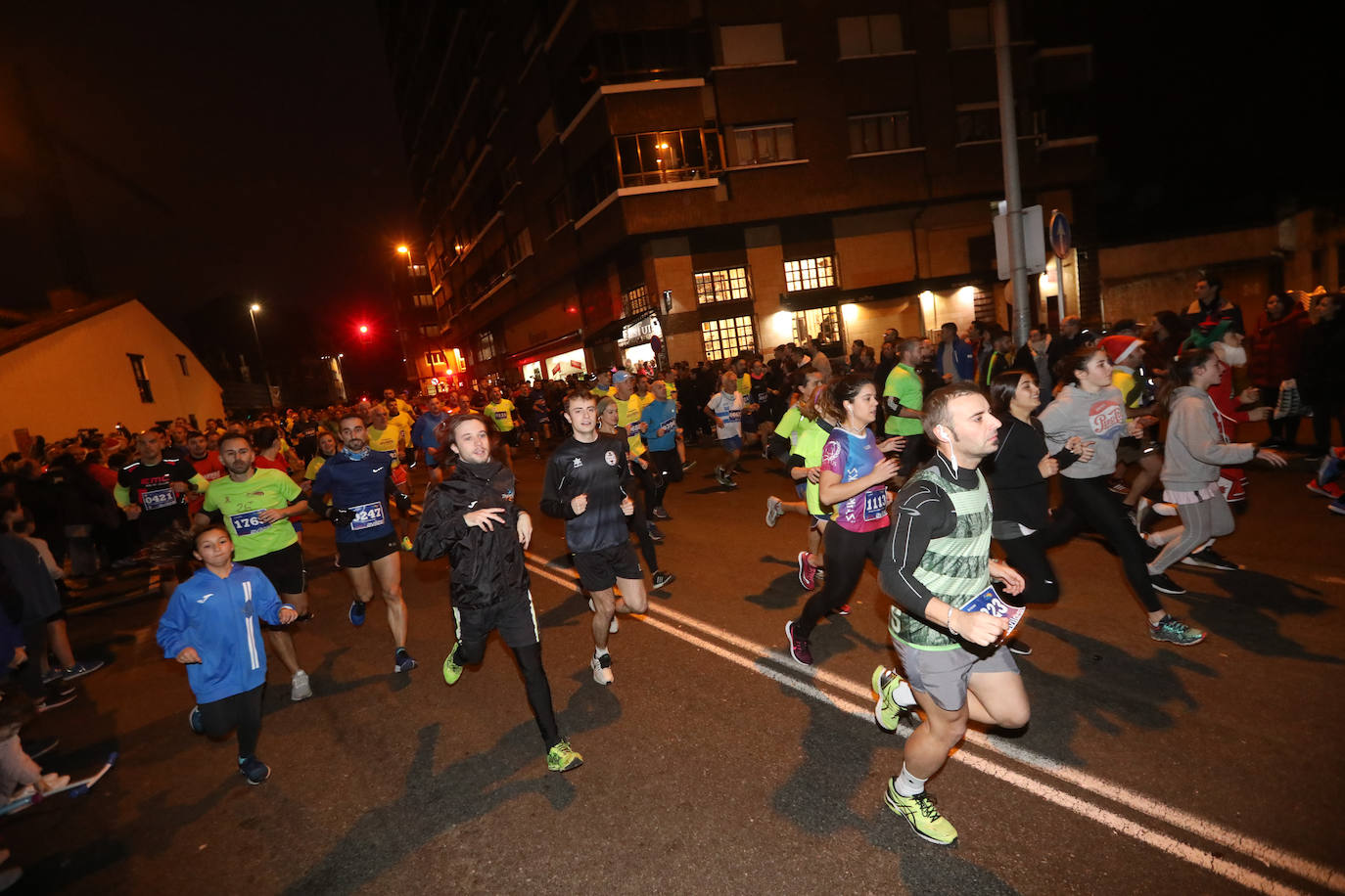 Manu Guerreiro y Herrero se han impuesto en la San Silvestre de Avilés, que este año ha reunido a cerca de 2.800 corredores.