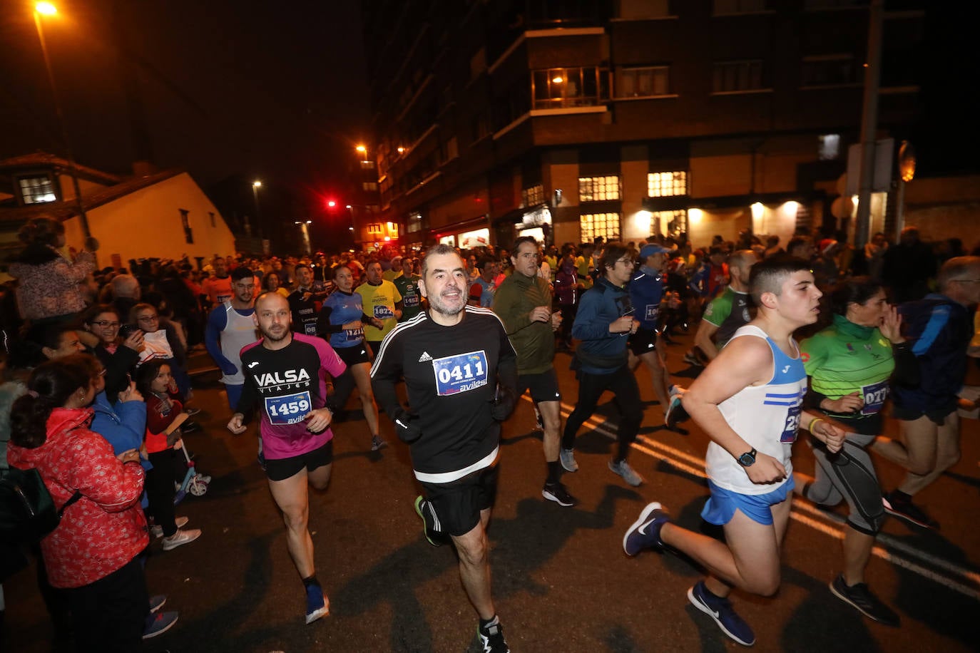 Manu Guerreiro y Herrero se han impuesto en la San Silvestre de Avilés, que este año ha reunido a cerca de 2.800 corredores.