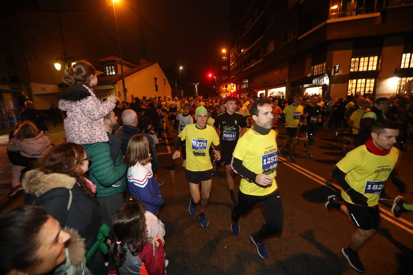 Manu Guerreiro y Herrero se han impuesto en la San Silvestre de Avilés, que este año ha reunido a cerca de 2.800 corredores.