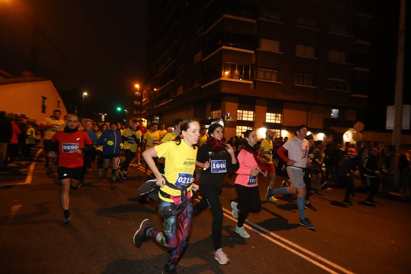 Manu Guerreiro y Herrero se han impuesto en la San Silvestre de Avilés, que este año ha reunido a cerca de 2.800 corredores.