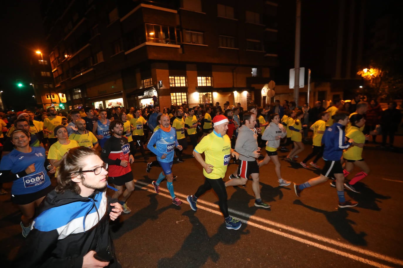 Manu Guerreiro y Herrero se han impuesto en la San Silvestre de Avilés, que este año ha reunido a cerca de 2.800 corredores.