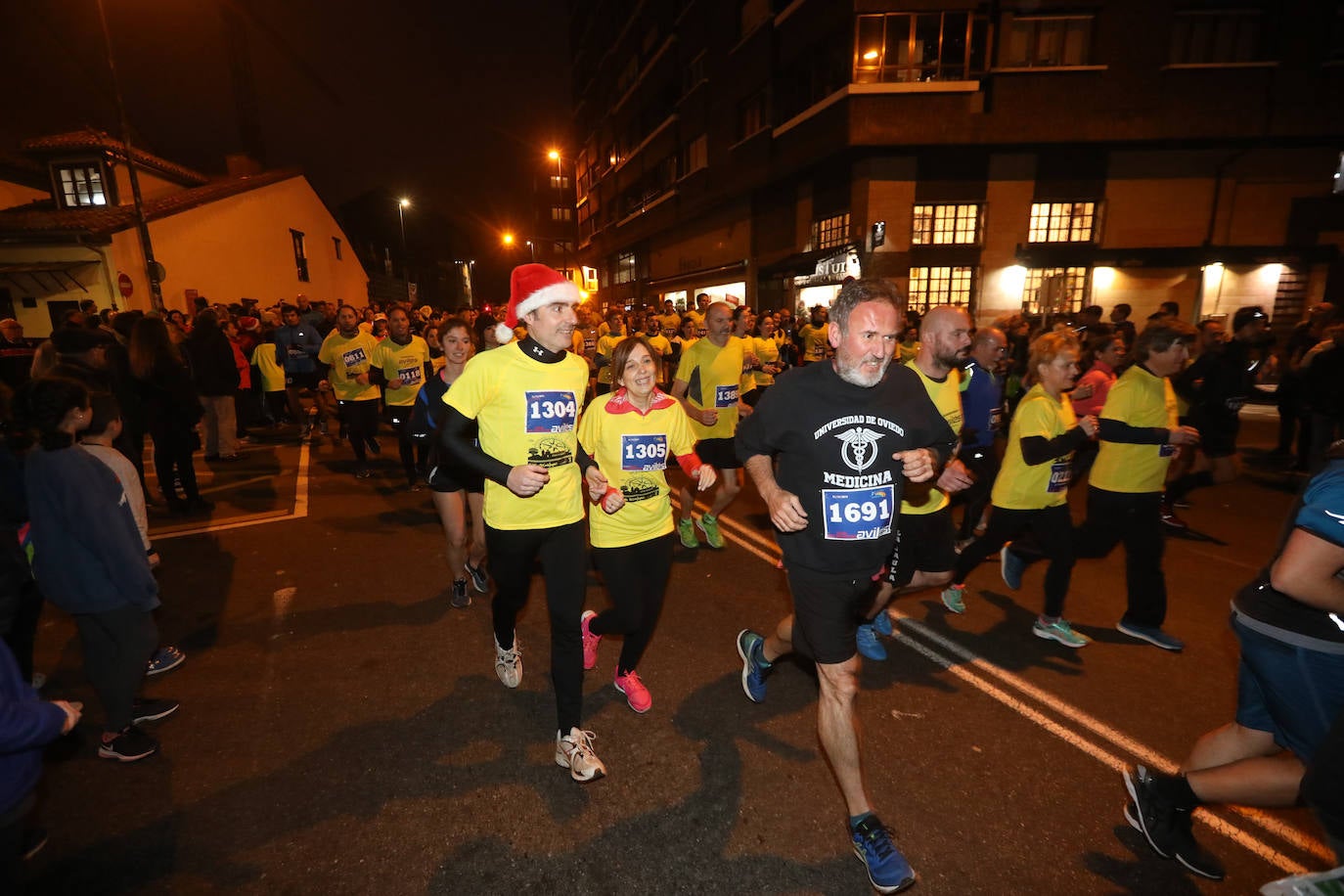 Manu Guerreiro y Herrero se han impuesto en la San Silvestre de Avilés, que este año ha reunido a cerca de 2.800 corredores.