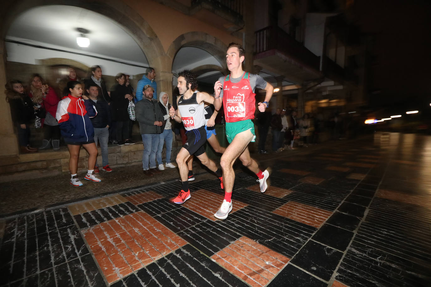 Manu Guerreiro y Herrero se han impuesto en la San Silvestre de Avilés, que este año ha reunido a cerca de 2.800 corredores.