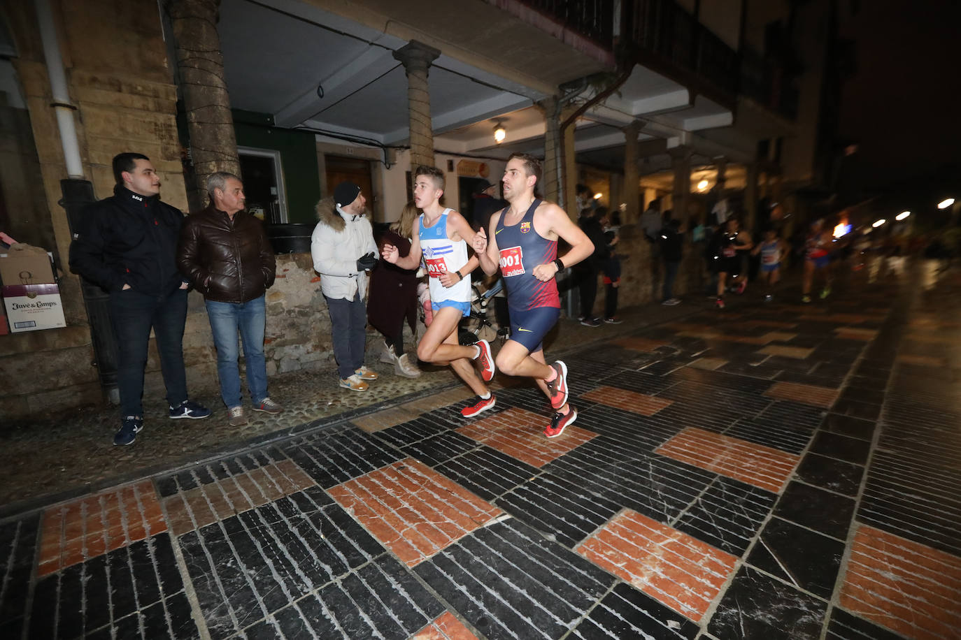 Manu Guerreiro y Herrero se han impuesto en la San Silvestre de Avilés, que este año ha reunido a cerca de 2.800 corredores.