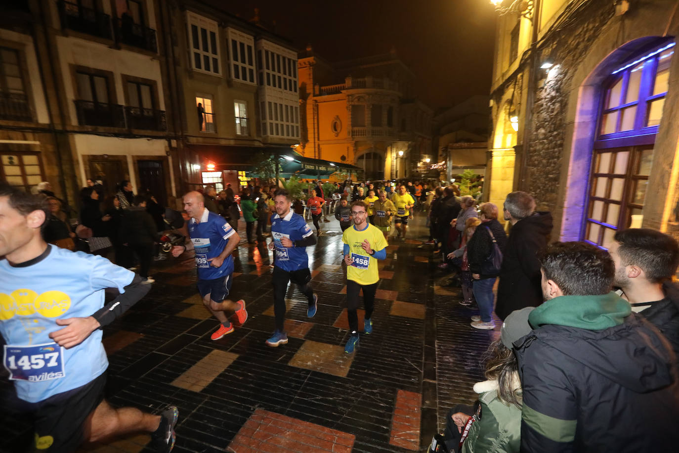 Manu Guerreiro y Herrero se han impuesto en la San Silvestre de Avilés, que este año ha reunido a cerca de 2.800 corredores.