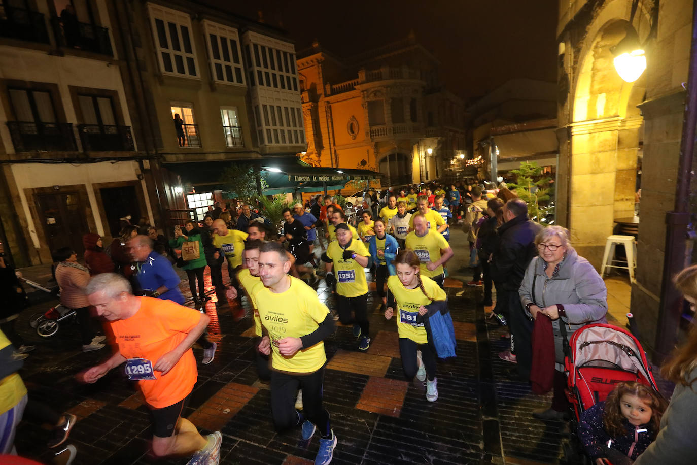 Manu Guerreiro y Herrero se han impuesto en la San Silvestre de Avilés, que este año ha reunido a cerca de 2.800 corredores.