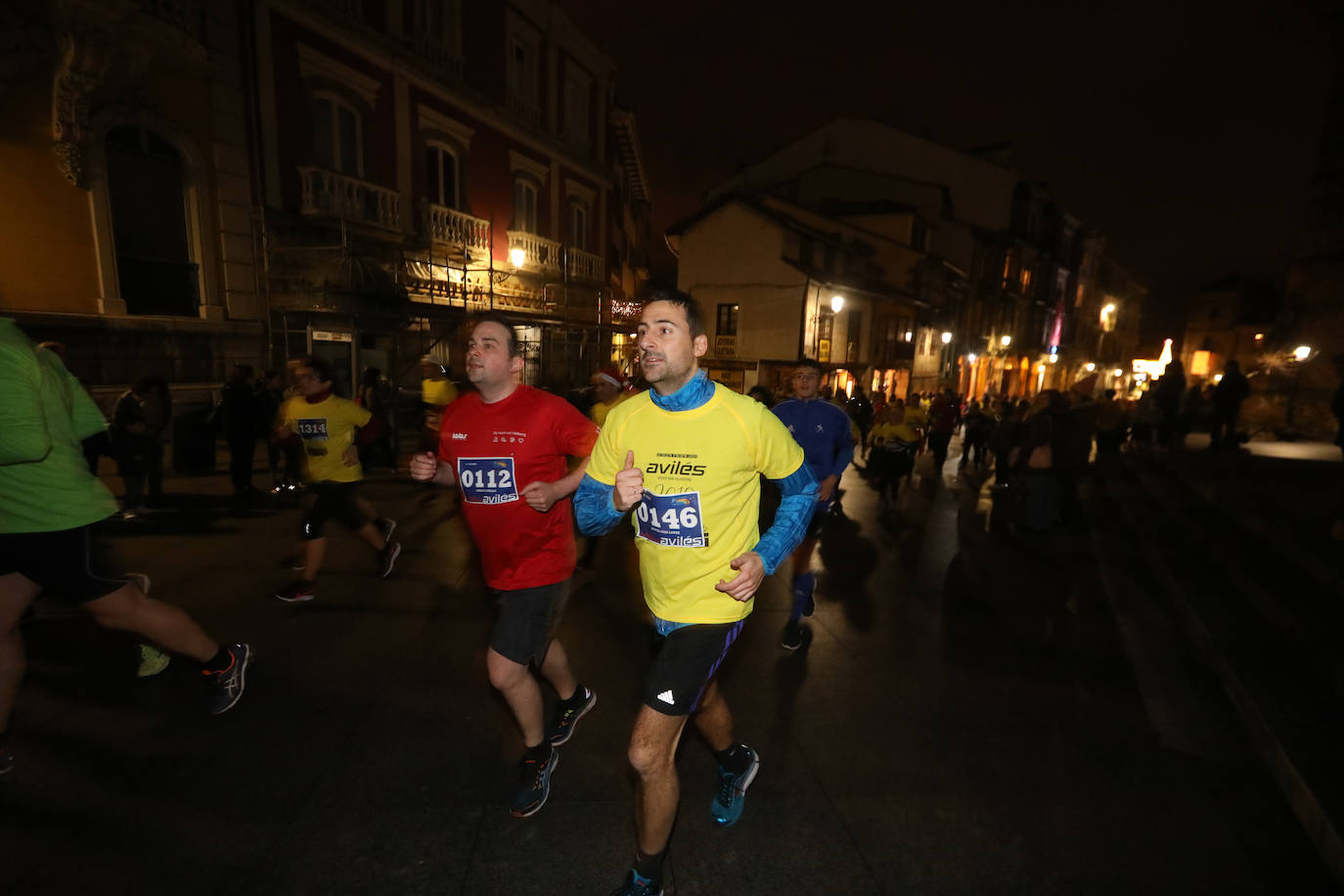 Manu Guerreiro y Herrero se han impuesto en la San Silvestre de Avilés, que este año ha reunido a cerca de 2.800 corredores.