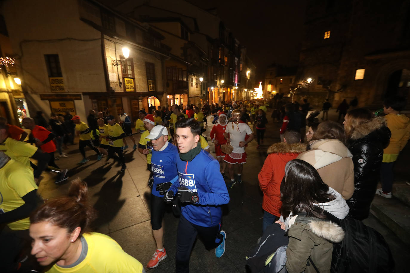 Manu Guerreiro y Herrero se han impuesto en la San Silvestre de Avilés, que este año ha reunido a cerca de 2.800 corredores.