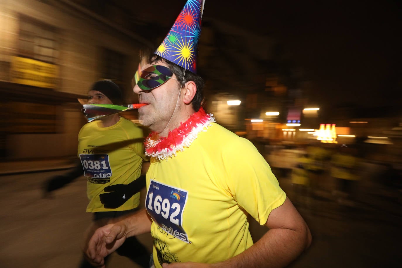 Manu Guerreiro y Herrero se han impuesto en la San Silvestre de Avilés, que este año ha reunido a cerca de 2.800 corredores.