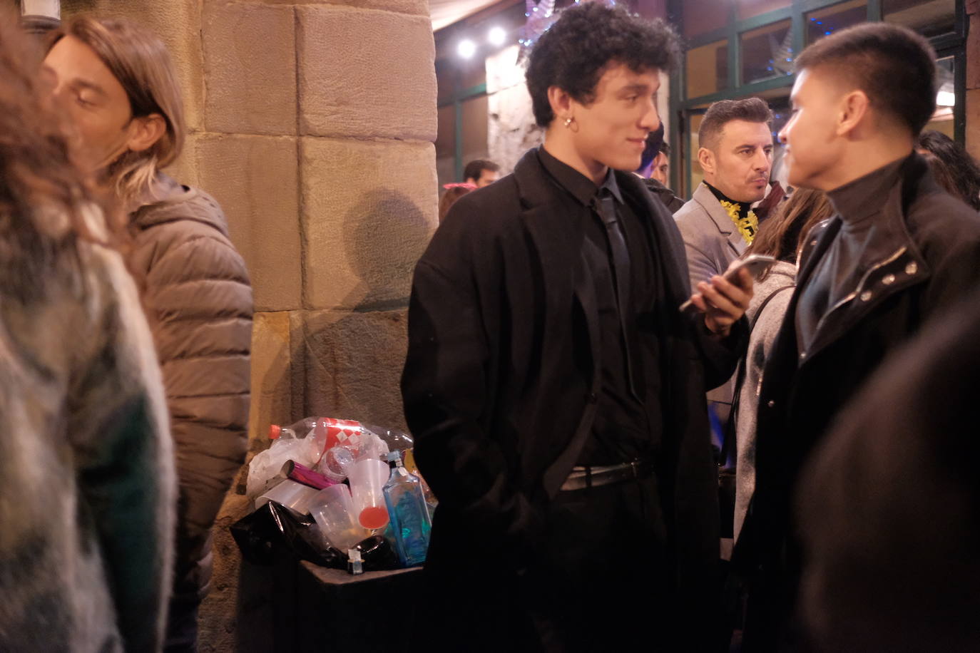 El dispositivo de Emulsa se centró en limpiar los restos de las celebraciones en la plaza Mayor