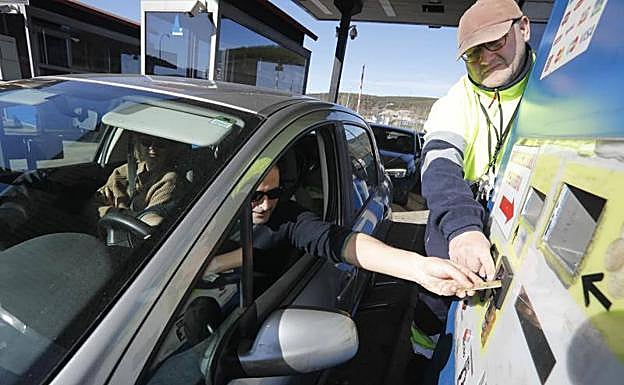 Imagen principal - La subida del peaje del Huerna, de las más altas del país por una previsión errónea de Fomento