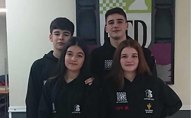 Conjunto del Antonio Rico campeón de Asturias sub 18. 