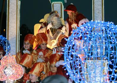 Imagen secundaria 1 - Cabalgatas de Reyes Magos en Asturias: horario, recorrido y novedades
