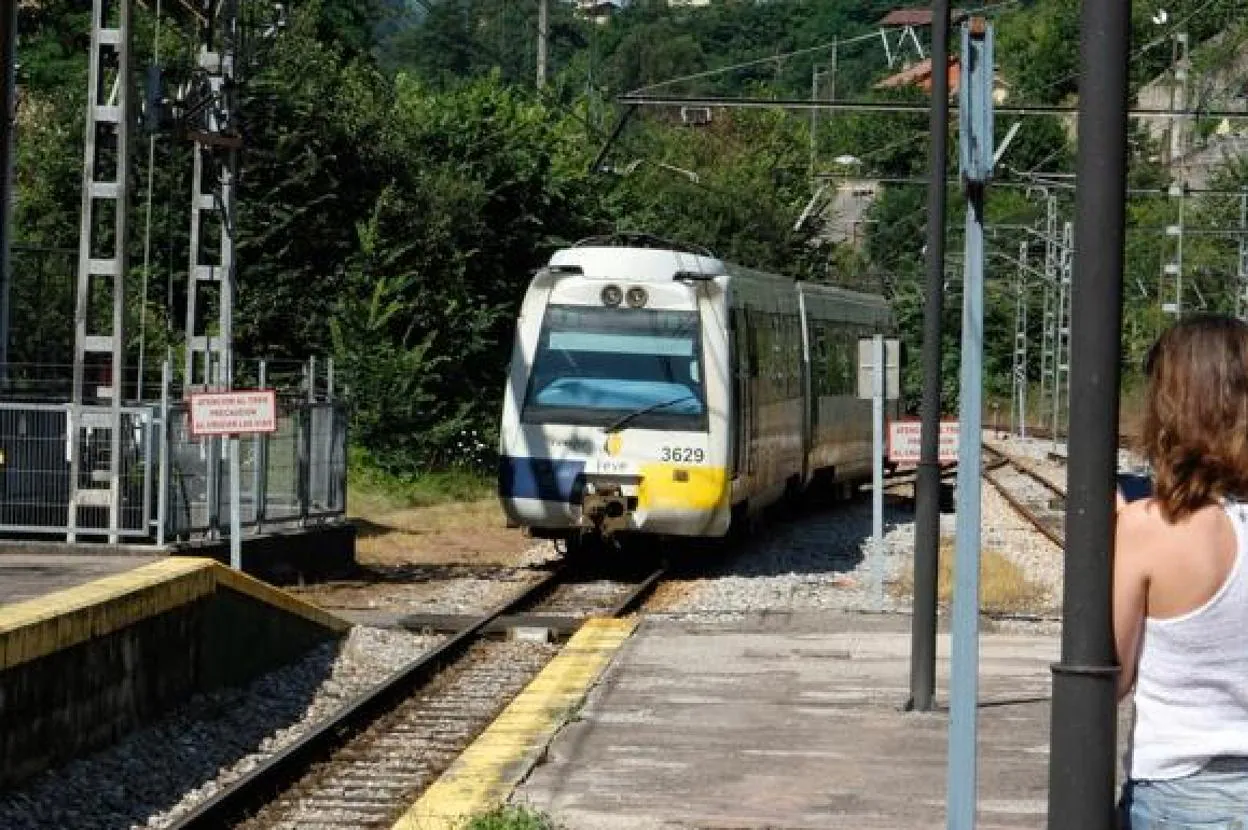 Los viajeros de Feve estallan tras la cancelación de 151 trenes en una semana 