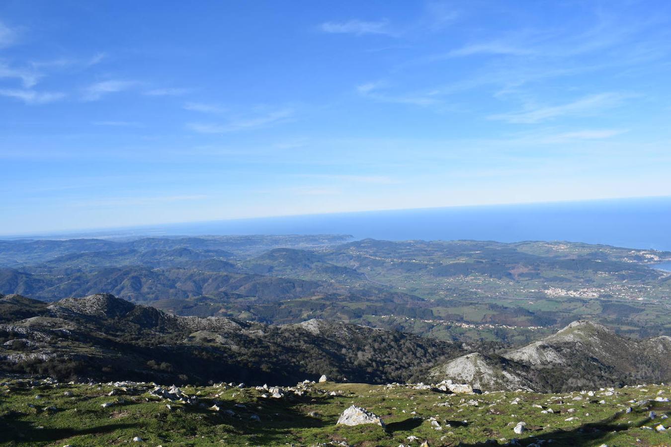 Fotos: La costa y los Picos de Europa a pie de cumbre