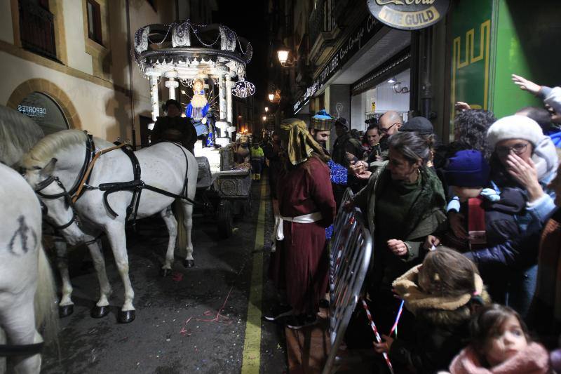 Fotos: Toneladas de ilusión en el desfile de Oviedo