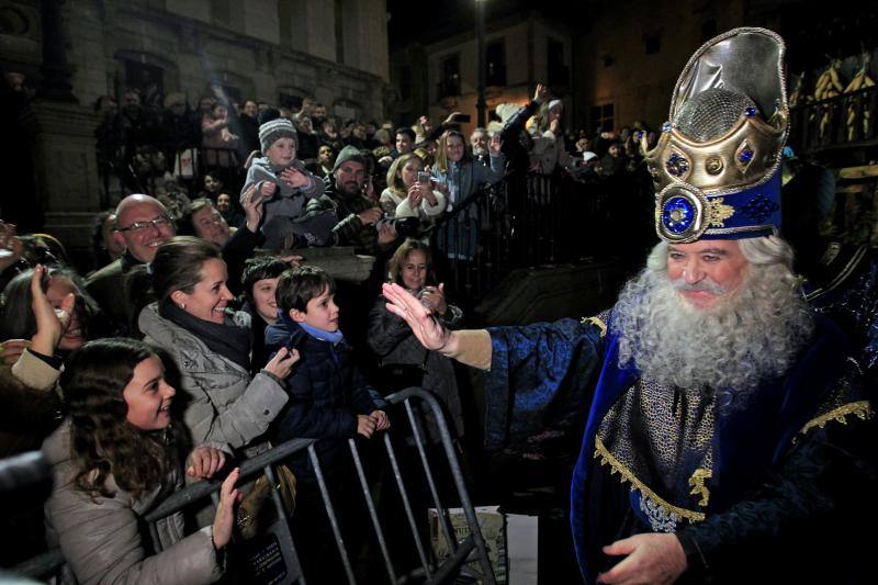 Fotos: Toneladas de ilusión en el desfile de Oviedo