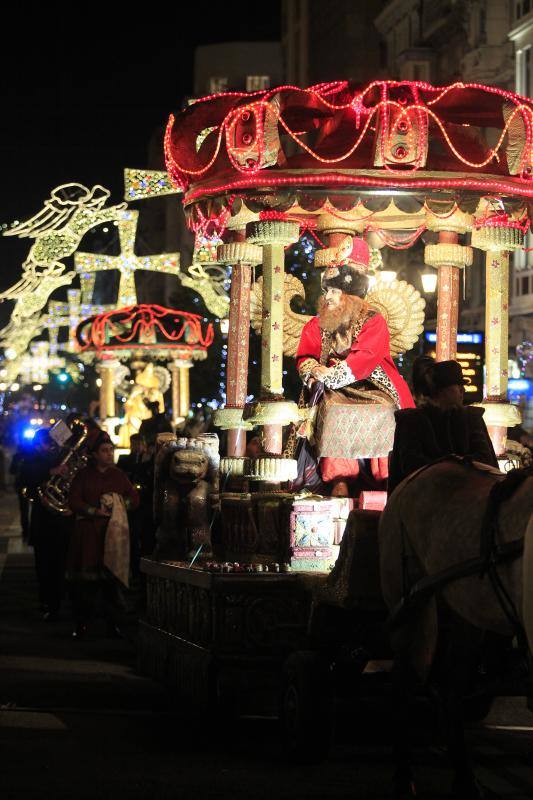 Fotos: Toneladas de ilusión en el desfile de Oviedo