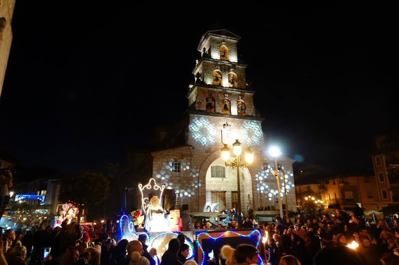 Los Reyes llegaron al oriente de Asturias: Amieva, Cabrales, Arriondas, Infiesto, Colombres, Panes, Ponga, Ribadesella, Villamayor, Cangas de Onís y Llanes cargados de buenos deseos. 