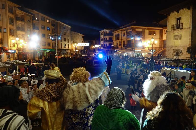 Los Reyes llegaron al oriente de Asturias: Amieva, Cabrales, Arriondas, Infiesto, Colombres, Panes, Ponga, Ribadesella, Villamayor, Cangas de Onís y Llanes cargados de buenos deseos. 