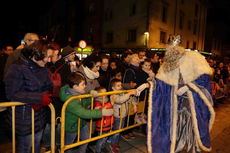 Los Reyes llegaron al oriente de Asturias: Amieva, Cabrales, Arriondas, Infiesto, Colombres, Panes, Ponga, Ribadesella, Villamayor, Cangas de Onís y Llanes cargados de buenos deseos. 