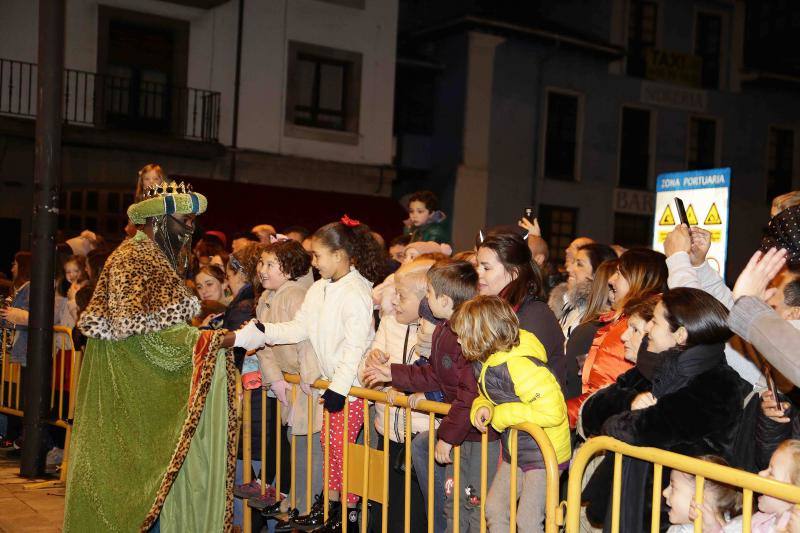 Los Reyes llegaron al oriente de Asturias: Amieva, Cabrales, Arriondas, Infiesto, Colombres, Panes, Ponga, Ribadesella, Villamayor, Cangas de Onís y Llanes cargados de buenos deseos. 