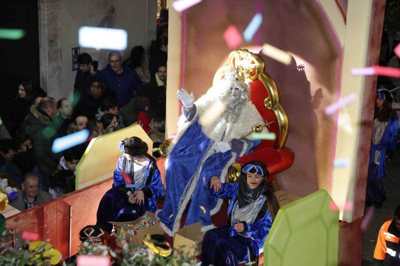 Los Reyes llegaron al oriente de Asturias: Amieva, Cabrales, Arriondas, Infiesto, Colombres, Panes, Ponga, Ribadesella, Villamayor, Cangas de Onís y Llanes cargados de buenos deseos. 