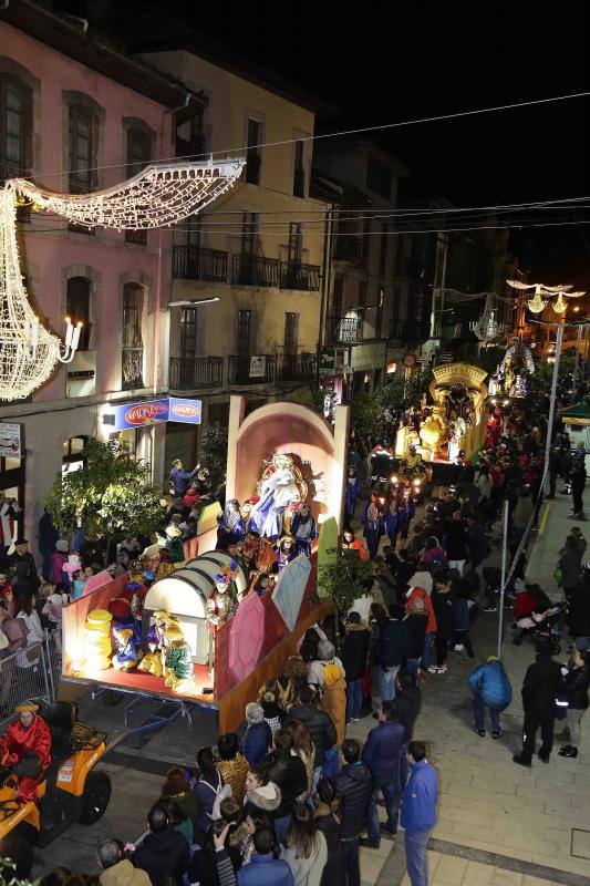 Los Reyes llegaron al oriente de Asturias: Amieva, Cabrales, Arriondas, Infiesto, Colombres, Panes, Ponga, Ribadesella, Villamayor, Cangas de Onís y Llanes cargados de buenos deseos. 