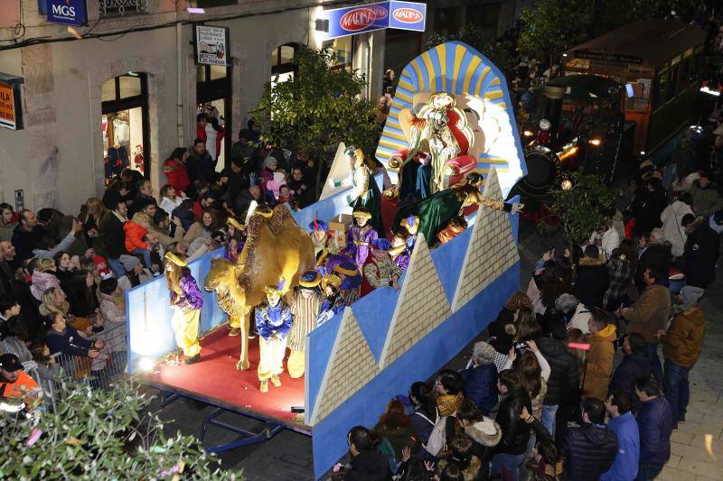 Los Reyes llegaron al oriente de Asturias: Amieva, Cabrales, Arriondas, Infiesto, Colombres, Panes, Ponga, Ribadesella, Villamayor, Cangas de Onís y Llanes cargados de buenos deseos. 