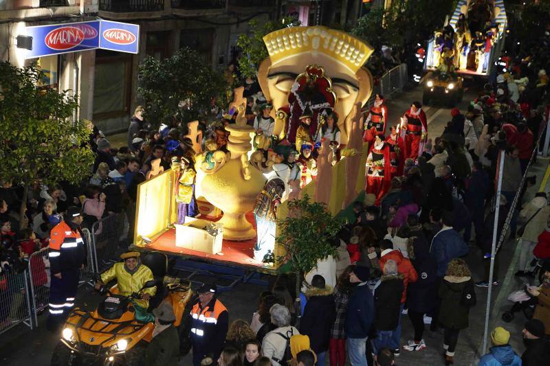 Los Reyes llegaron al oriente de Asturias: Amieva, Cabrales, Arriondas, Infiesto, Colombres, Panes, Ponga, Ribadesella, Villamayor, Cangas de Onís y Llanes cargados de buenos deseos. 