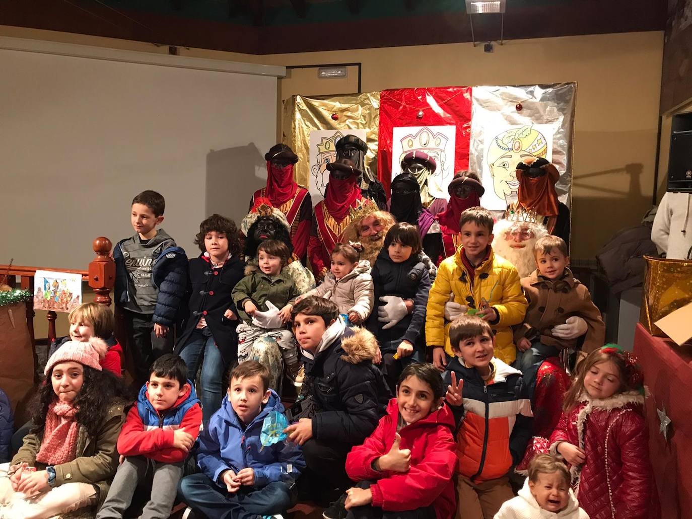 Los Reyes llegaron al oriente de Asturias: Amieva, Cabrales, Arriondas, Infiesto, Colombres, Panes, Ponga, Ribadesella, Villamayor, Cangas de Onís y Llanes cargados de buenos deseos. 