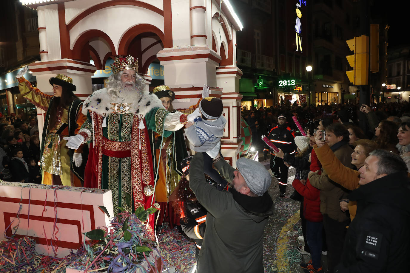 Fotos: ¿Estuviste en la cabalgata de Reyes de Gijón? ¡Búscate! (2)