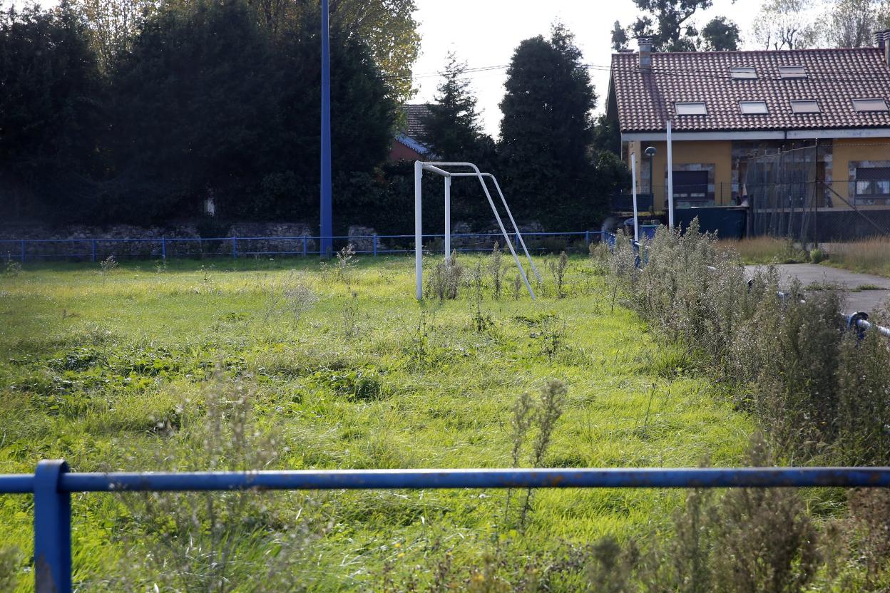 El campo de fútbol, sin uso desde 2017. 
