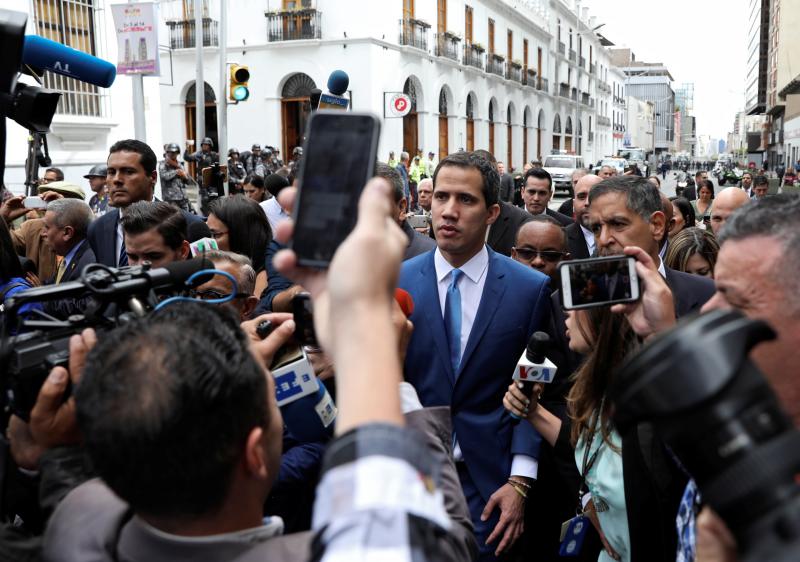 Fuerzas policiales han impedido la entrada a Juan Guaidó y otros diputados opositores a la Asamblea Nacional de Venezuela, que ha elegido como nuevo presidente a Luis Parra.