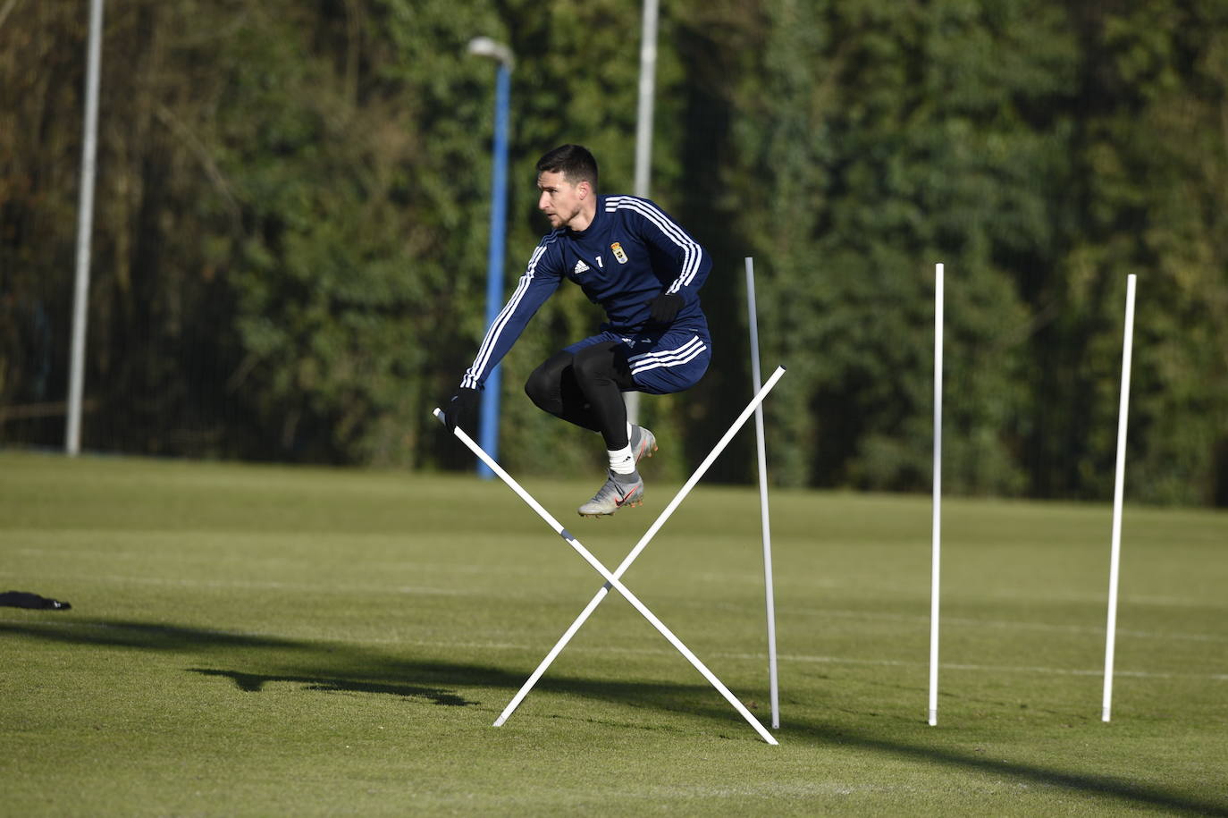 La incorporación del capitán Saúl Berjón ha sido la novedad de la sesión después de su ausencia durante cinco semanas por una operación de rodilla.