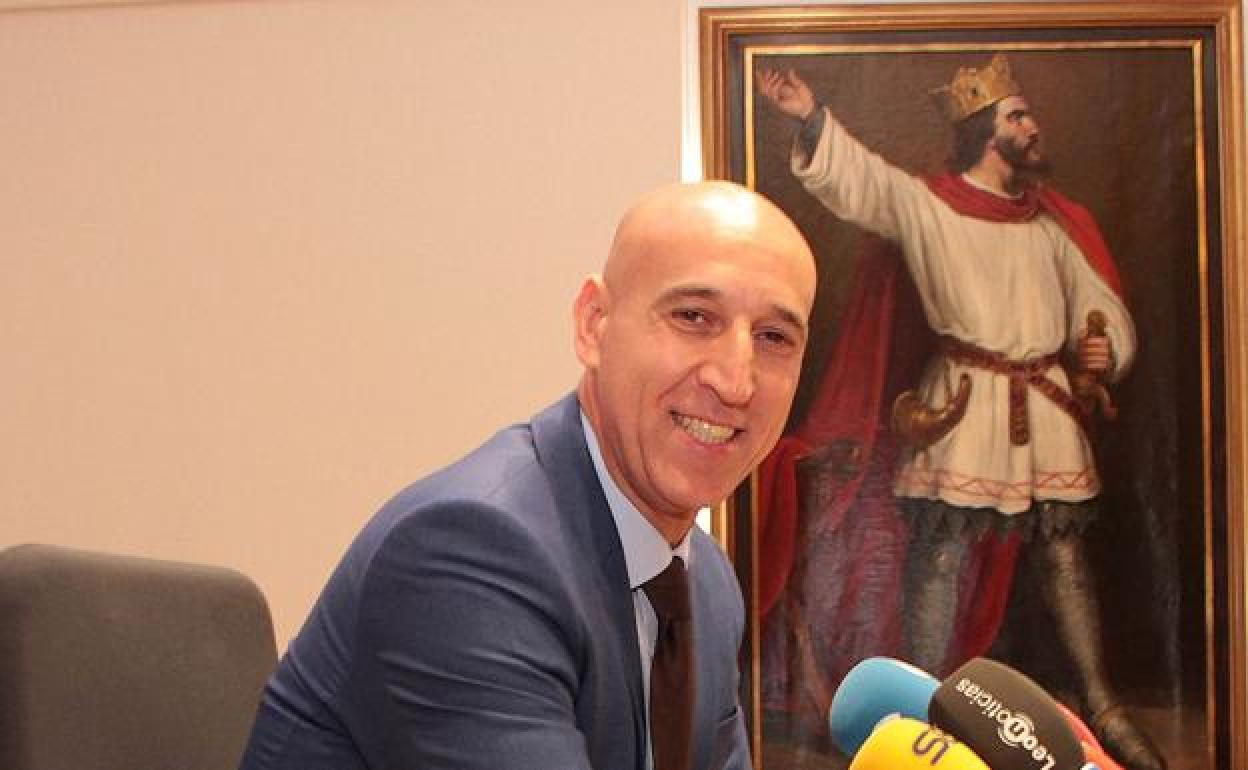 José Antonio Diez, alcalde de León: «No toleraremos restricciones en los servicios»